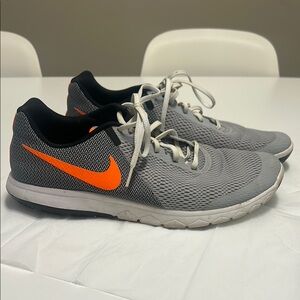 Nike Men’s flex experience RN 5 running shoes size 11.5 gray and orange